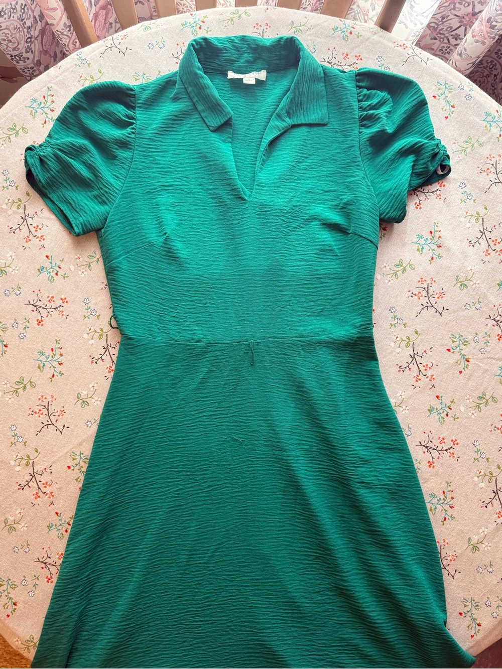 Classic Emerald Green Collared Maxi Dress with Puff Sleeves
